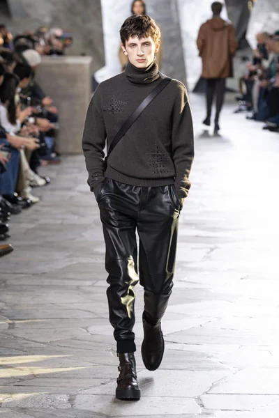 Look 15